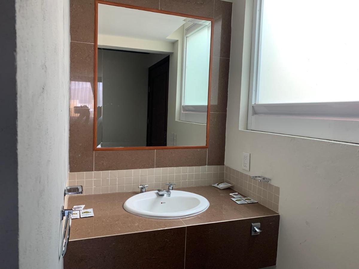 Real Del Sur Motel Moroleon ภายนอก รูปภาพ