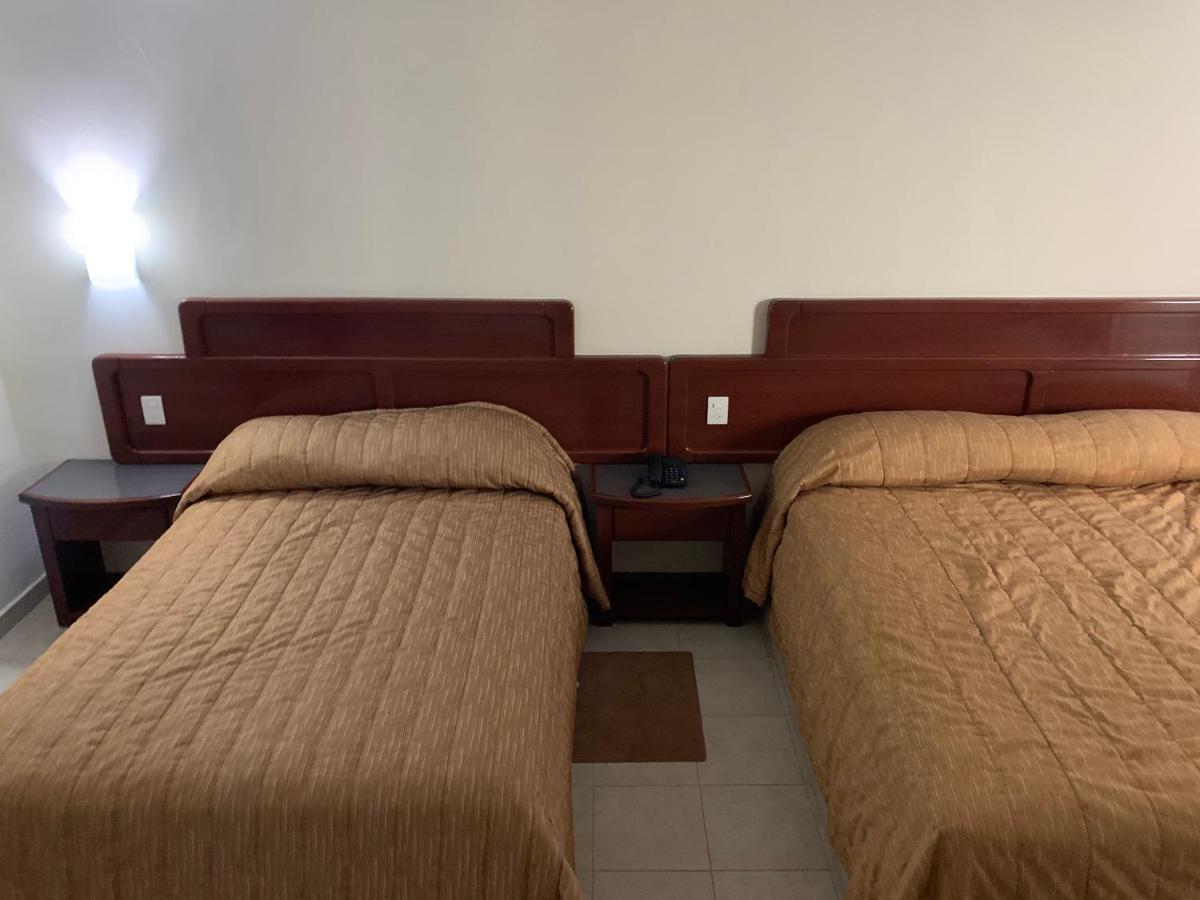 Real Del Sur Motel Moroleon ภายนอก รูปภาพ