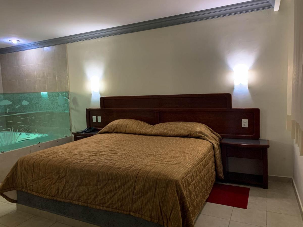 Real Del Sur Motel Moroleon ภายนอก รูปภาพ